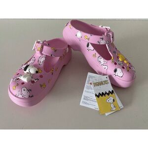 Crocs Peanuts Snoopy Woodstock Mary Jane Clog Pink 211130-90H Women’s Size 7 NEW